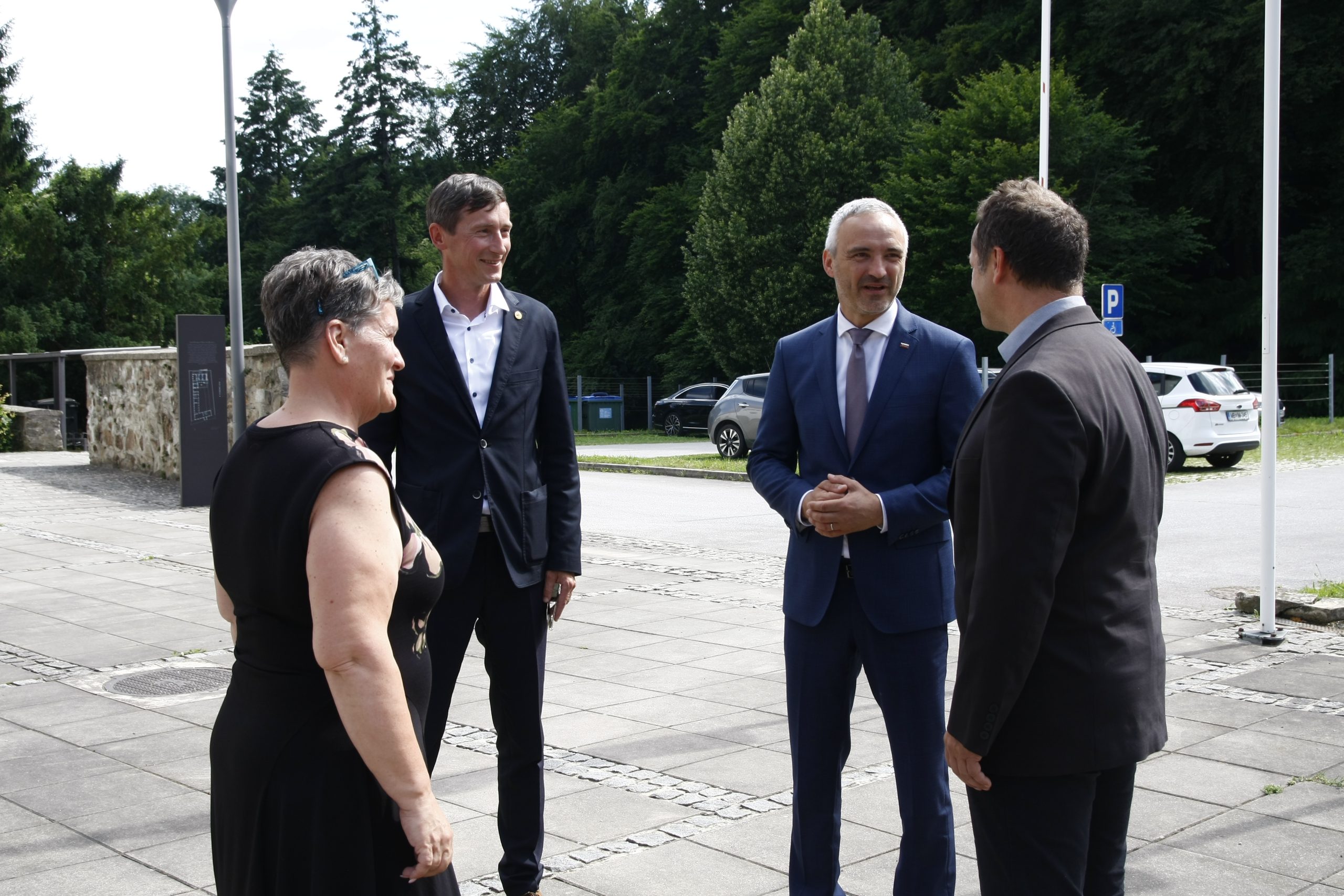Read more about the article Obisk ministra za kmetijstvo na FKBV UM